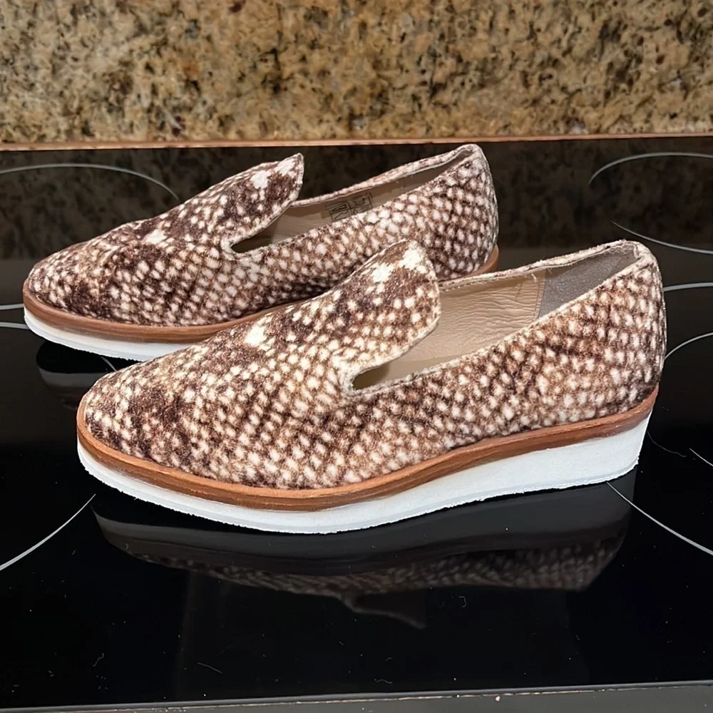 Free people snakeskin Velvet loafers sz:7